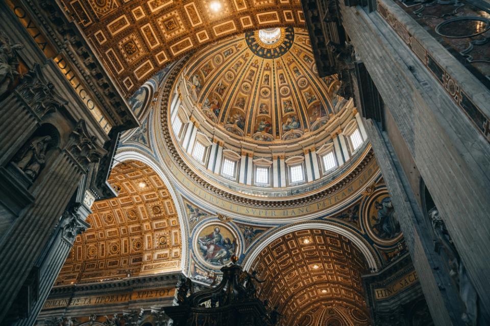 Plafond décoré d'une cathédrale

